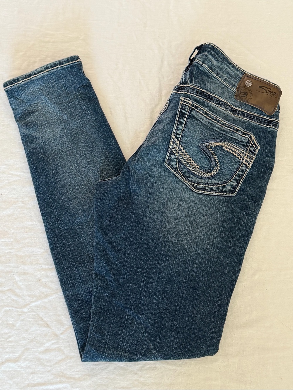 Women’s Silver Fluid Denim Boyfriend Style Medium Wash Mid Rise Slim Leg Jeans
